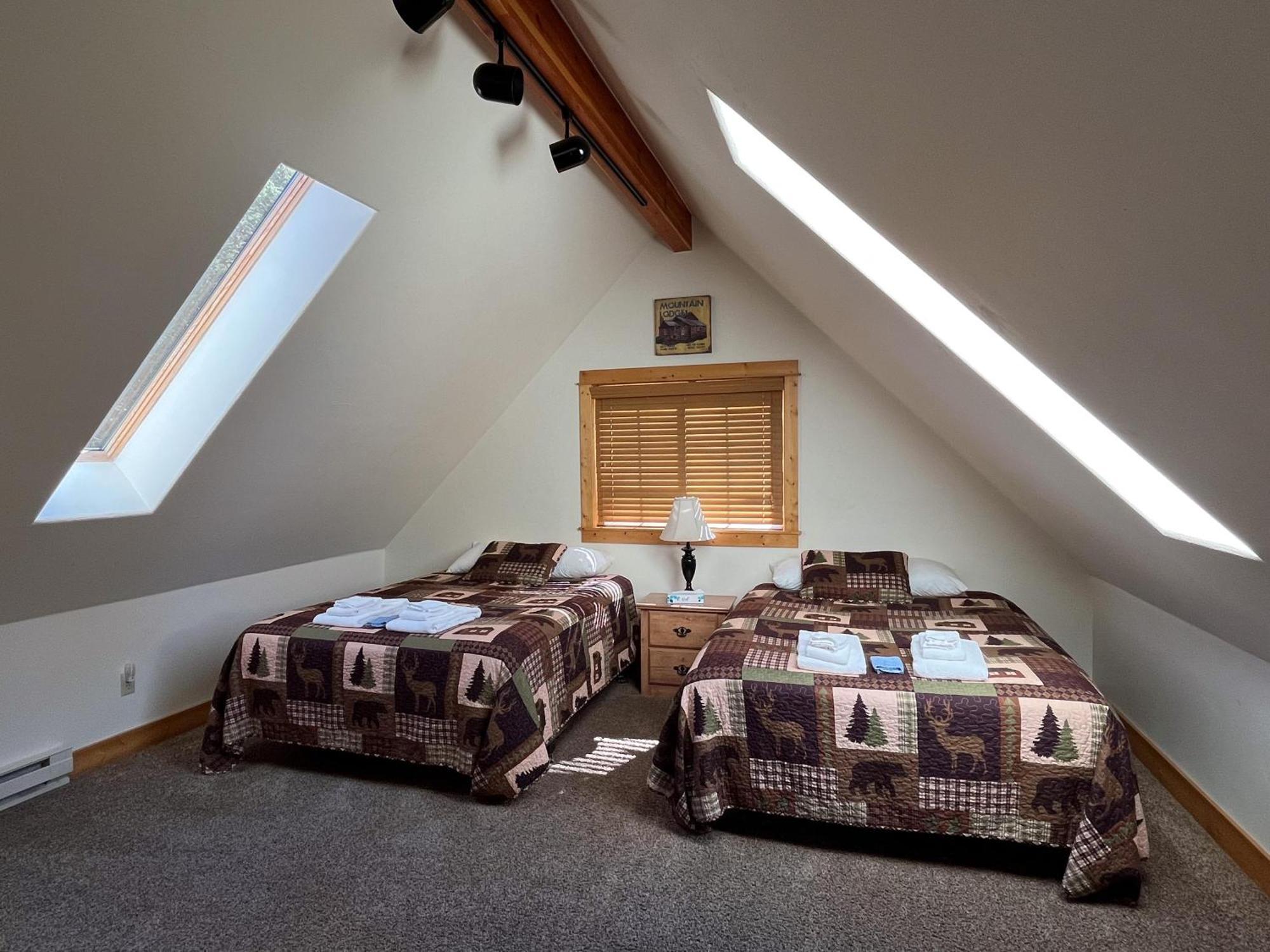 Cabin 28 Almont Bagian luar foto