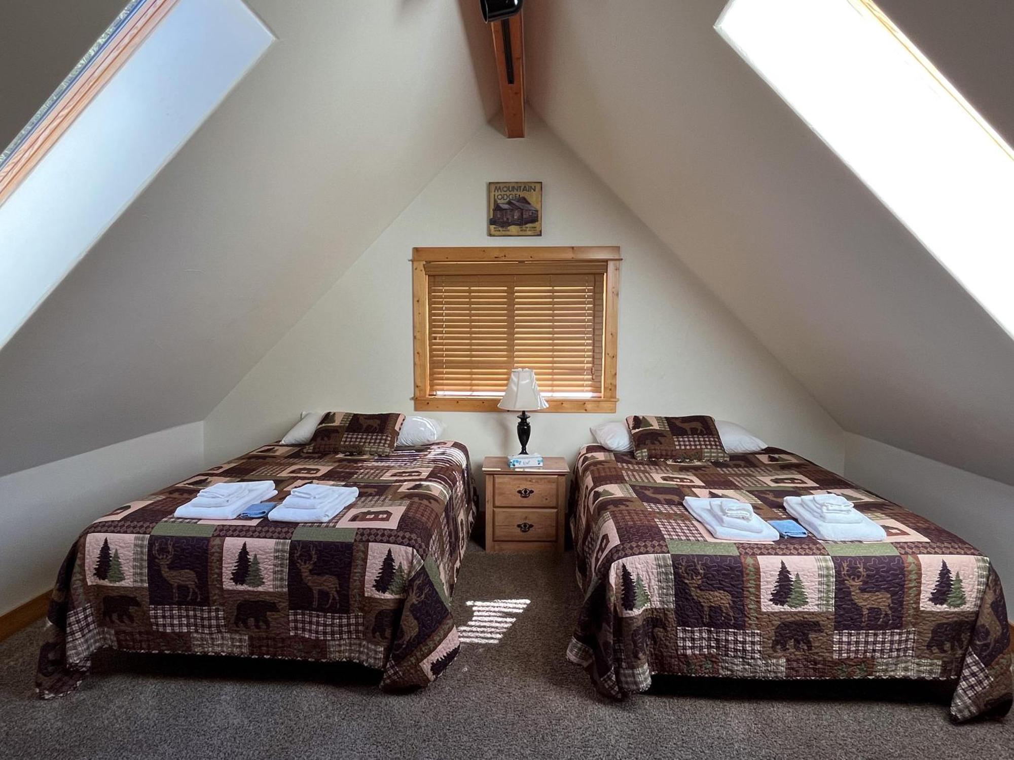 Cabin 28 Almont Bagian luar foto