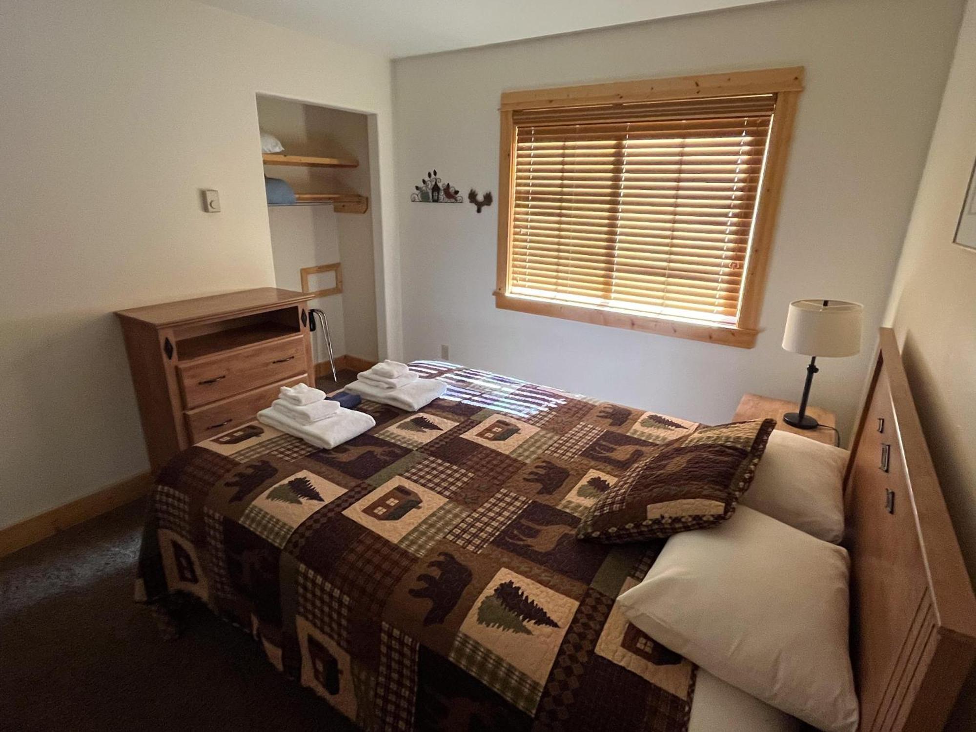 Cabin 28 Almont Bagian luar foto